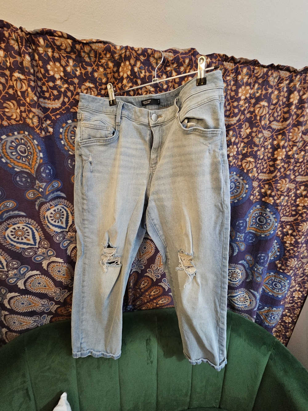 Light Wash Distressed Women’s Crop Jeans